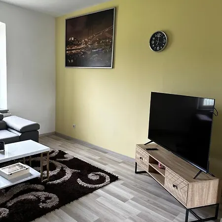 Spacieux Avec Grand Jardin Et Terrasse 1 A 8 Pers *